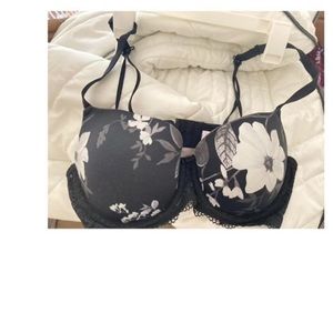 Floral black bra 36c like new